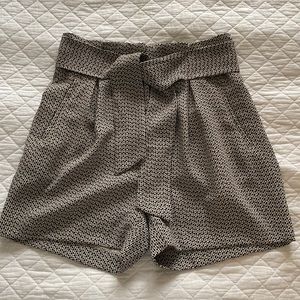 Printed beige shorts